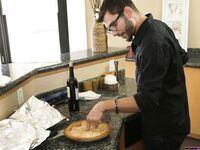 Moms Hot Pie - S7:E1