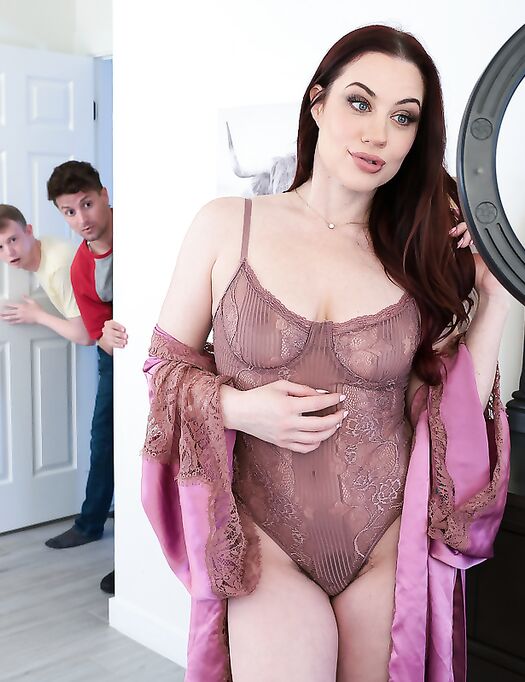 Getting Stepmom On Film - S1:E6