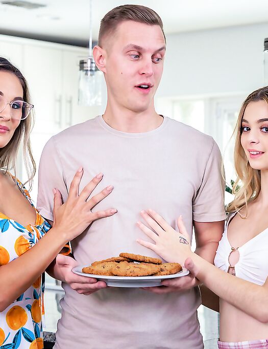 Stepmoms Hungry Pussy - S1:E9