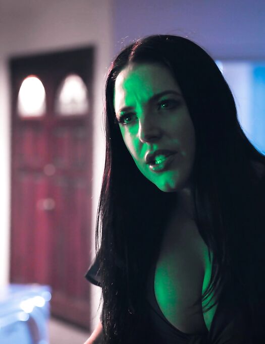 Black-haired Nympho With Big Naturals Shows What She's Capable Of photos (Angela White)